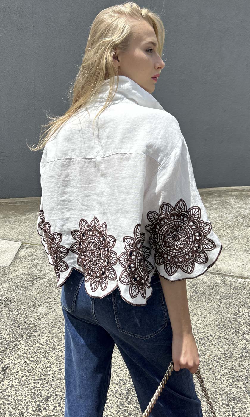 Archaic Kori embroid Flower Shirt