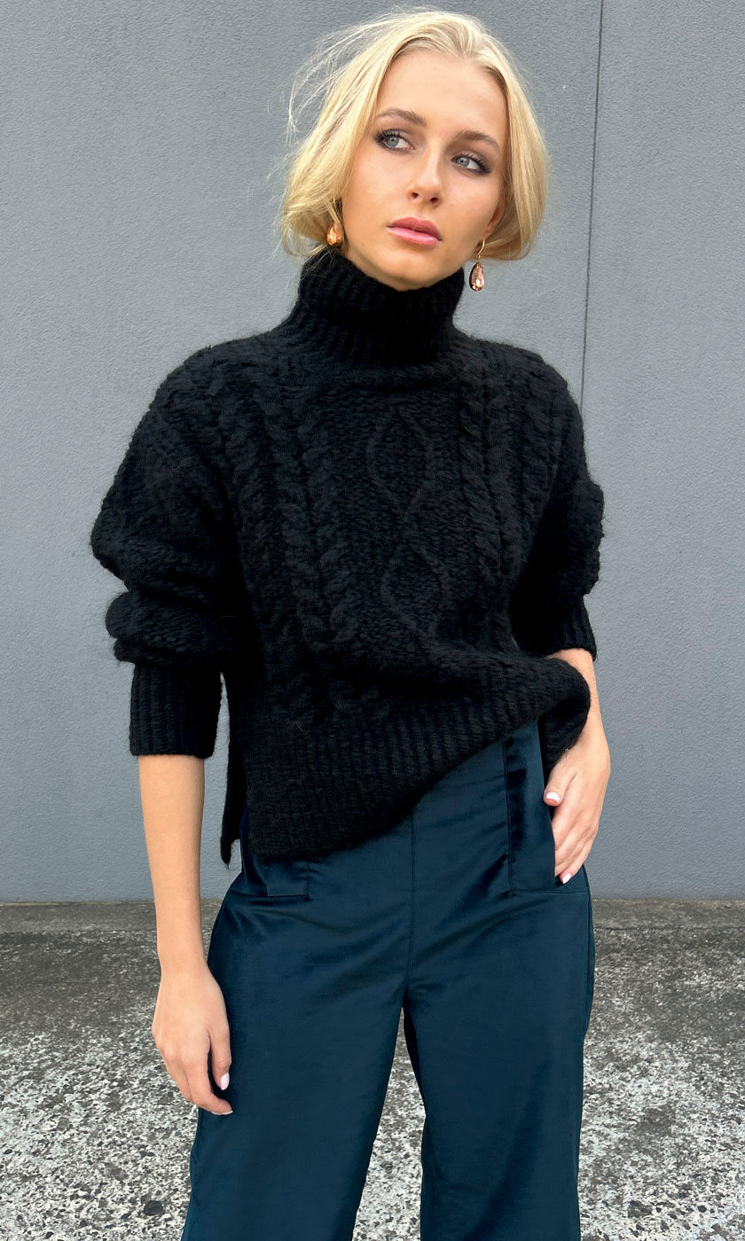 Second Female Dia Cable  Knit - Black