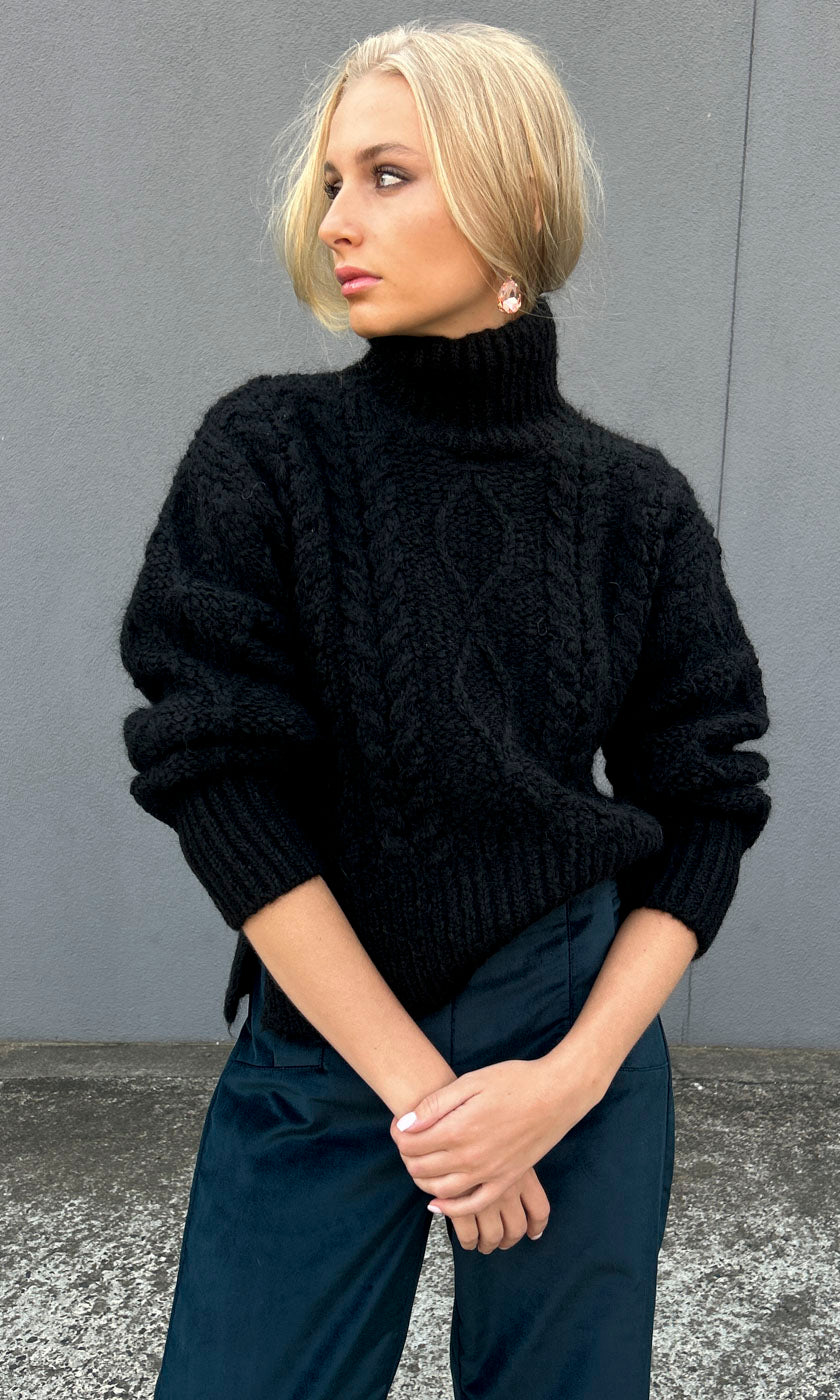 Second Female Dia Cable  Knit - Black
